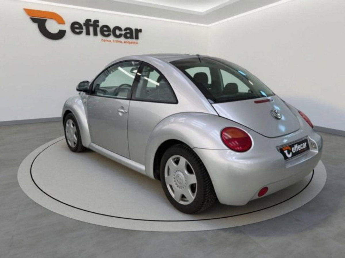 Volkswagen New Beetle 2.0 (4)