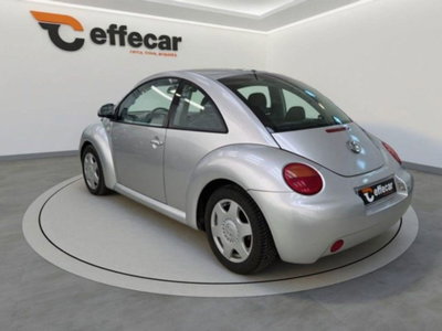Volkswagen New Beetle 2.0 (4)