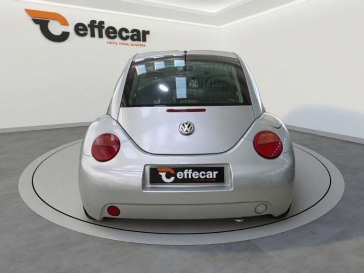 Volkswagen New Beetle 2.0 (5)