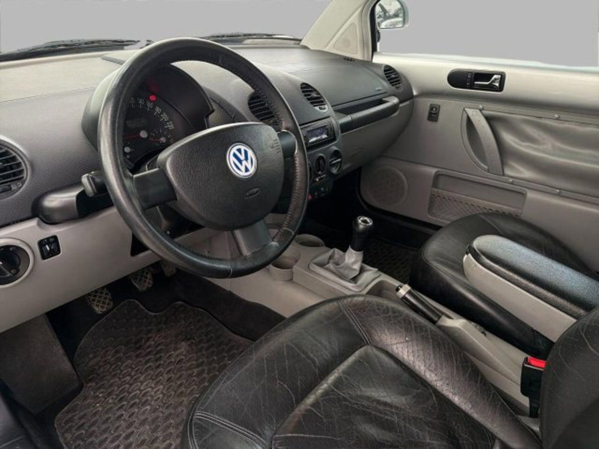 Volkswagen New Beetle 2.0 (7)