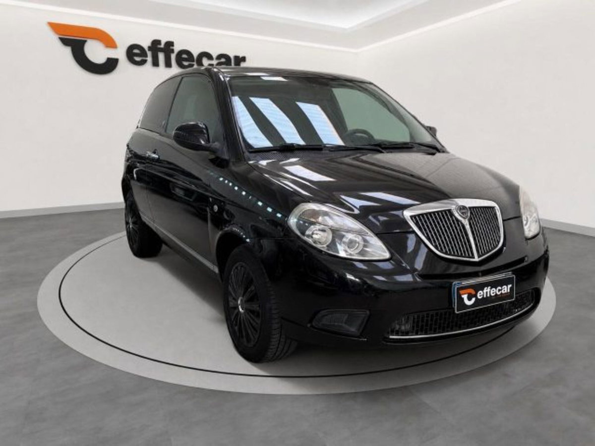 Lancia Ypsilon 1.2 69 CV Platino (3)
