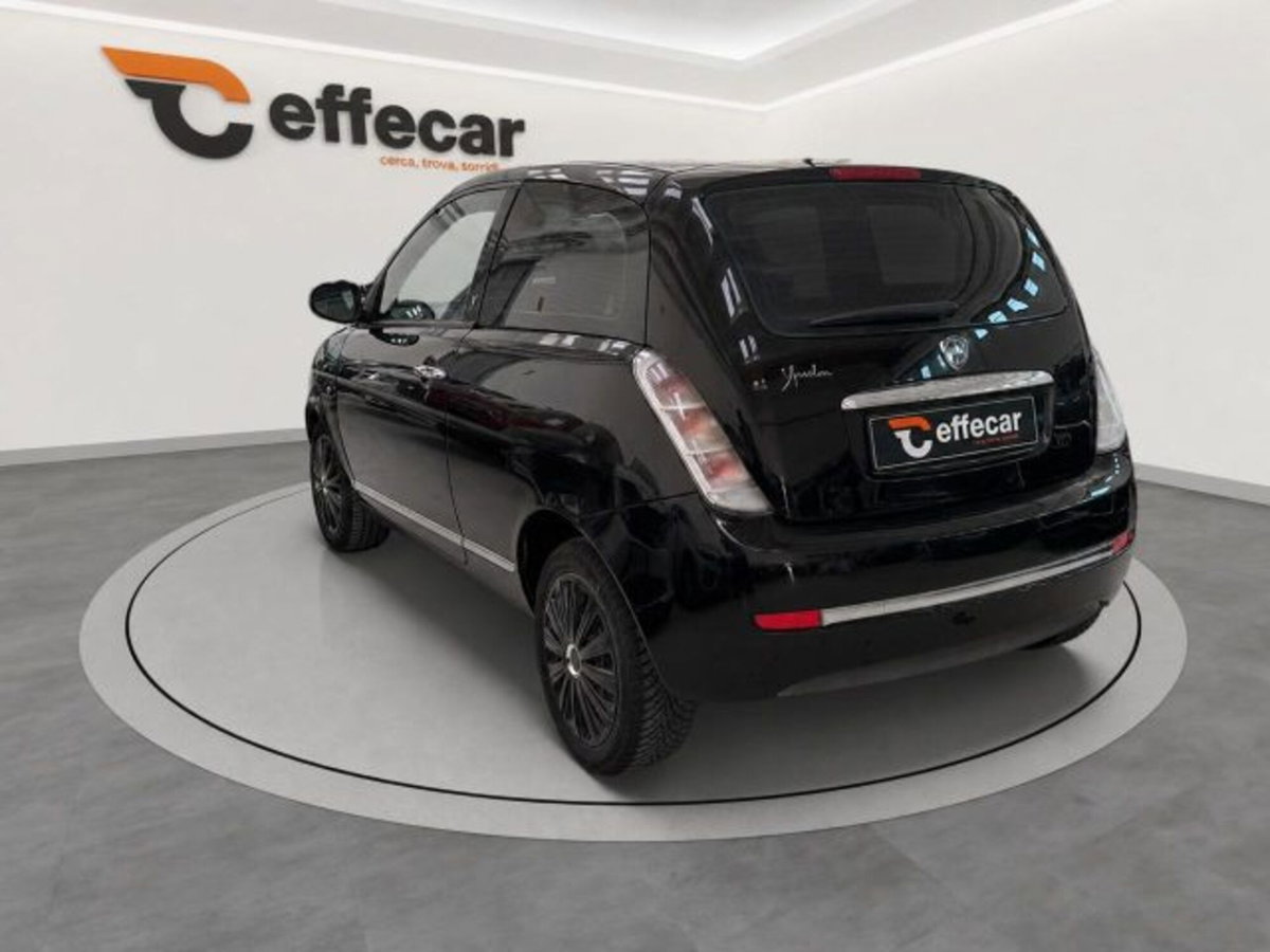 Lancia Ypsilon 1.2 69 CV Platino (4)