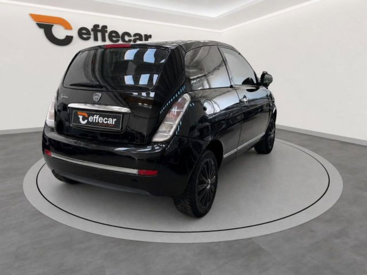 Lancia Ypsilon 1.2 69 CV Platino (6)