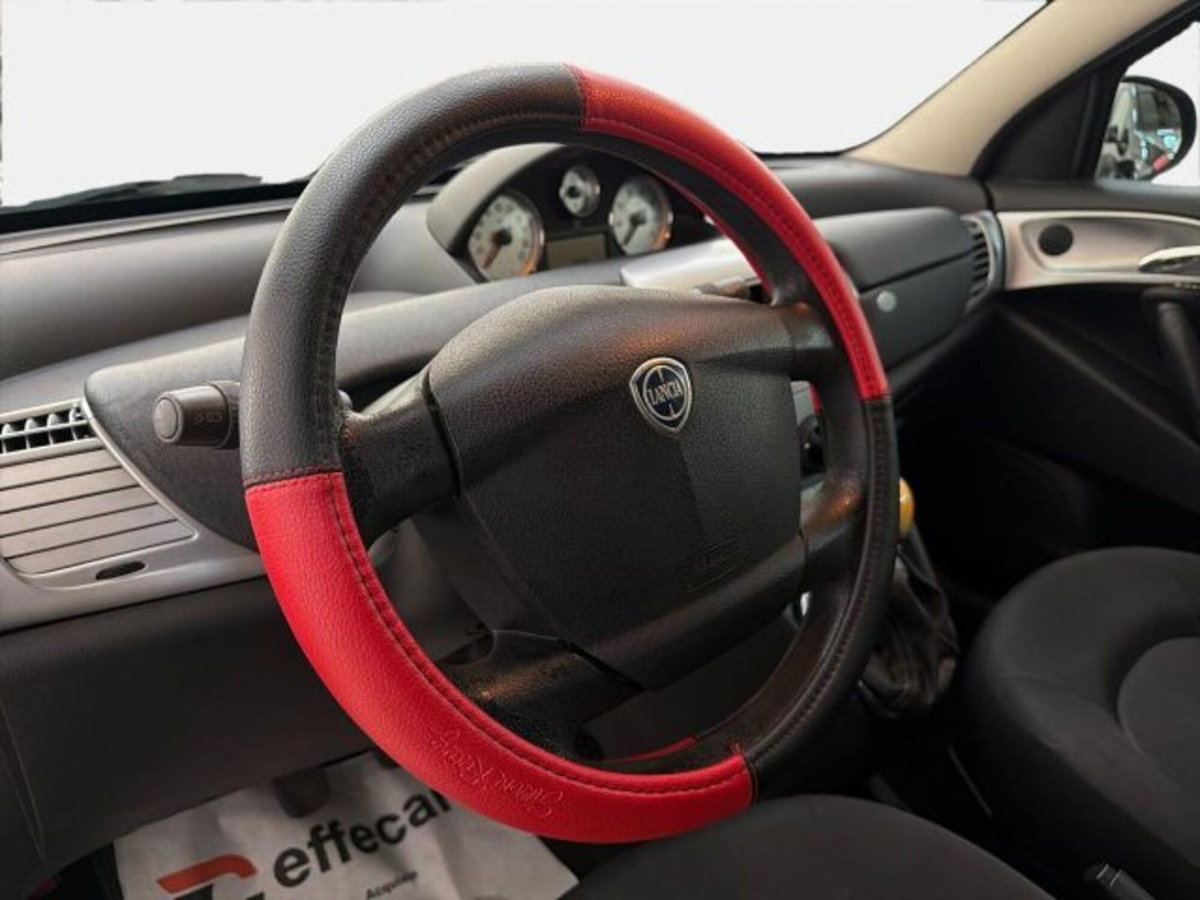 Lancia Ypsilon 1.2 69 CV Platino (8)