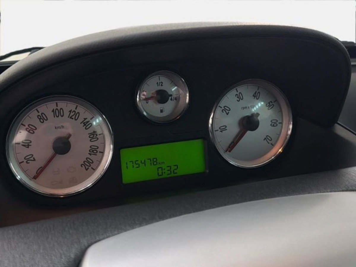Lancia Ypsilon 1.2 69 CV Platino (9)
