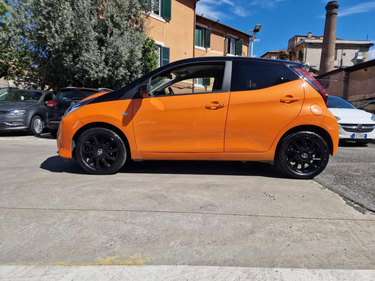 Toyota Aygo 1.0 VVT-i 72 CV 5 porte x-cite (5)