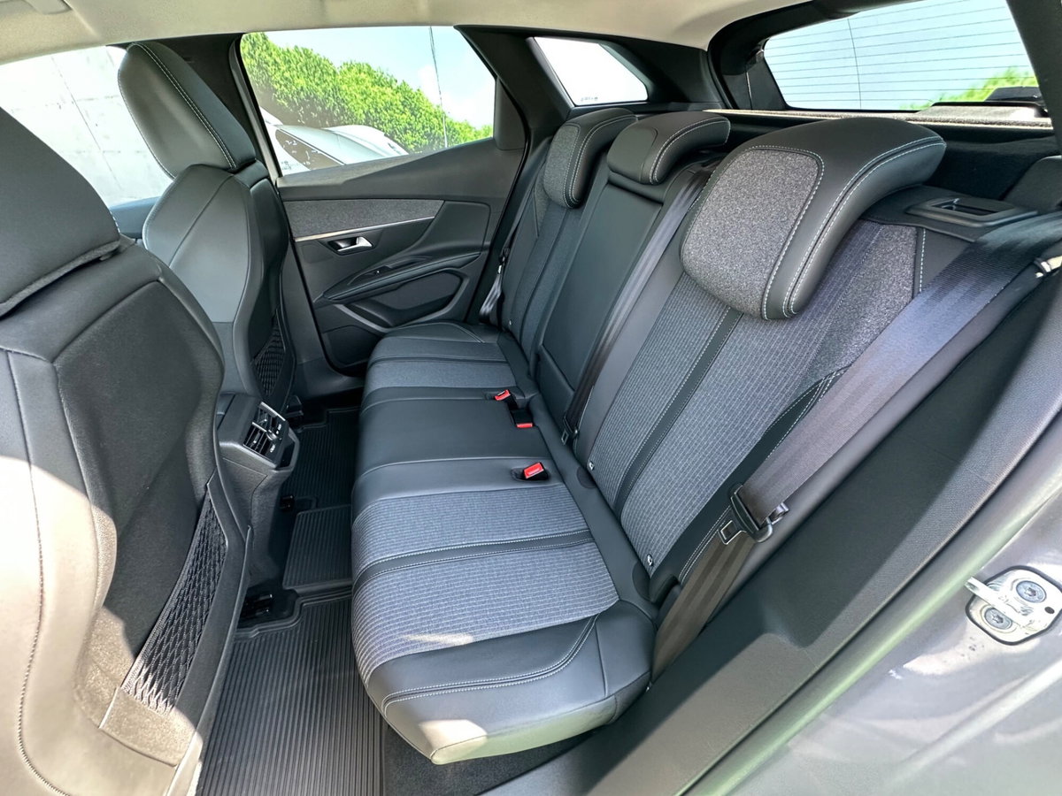 Peugeot 3008 BlueHDi 130 S&S EAT8 Allure Pack (8)