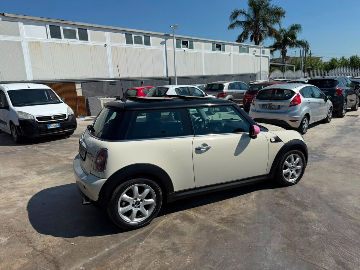 MINI Mini 1.6 16V Cooper D (4)