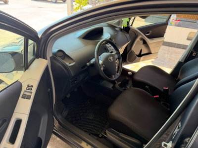 Toyota Yaris 1.0 5 porte Sol (10)