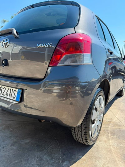 Toyota Yaris 1.0 5 porte Sol (13)