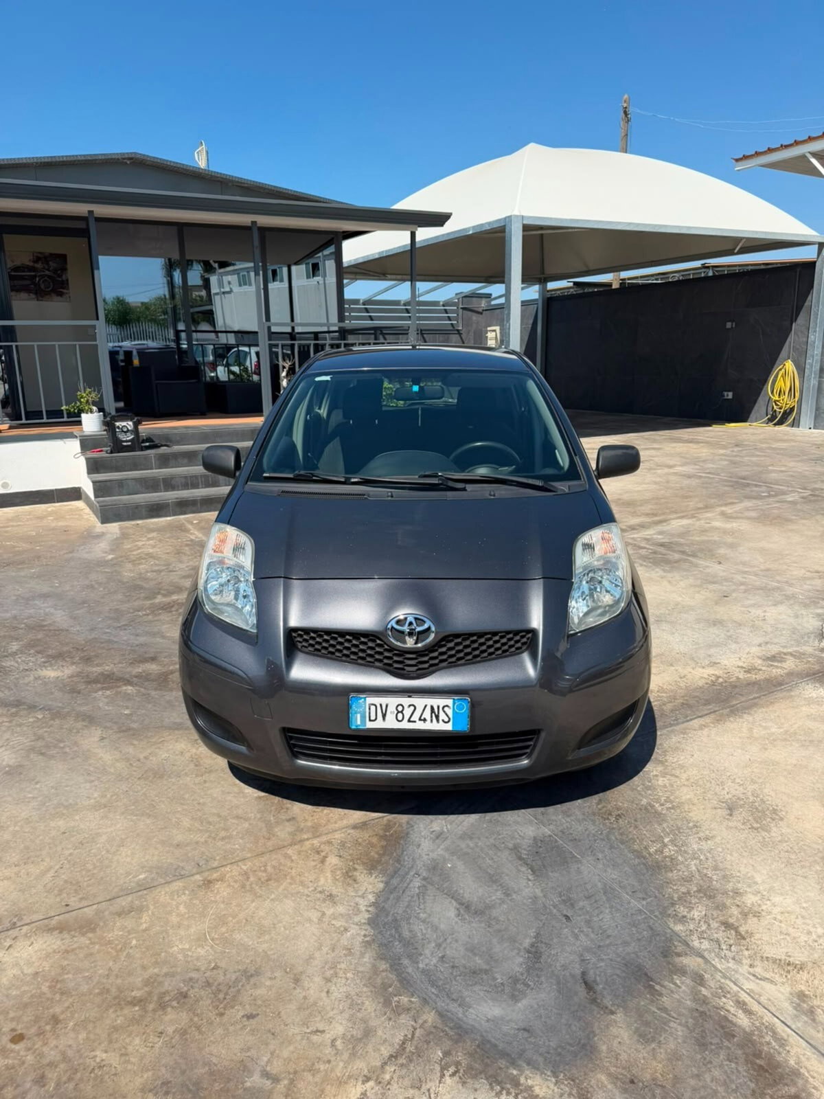 Toyota Yaris 1.0 5 porte Sol (3)