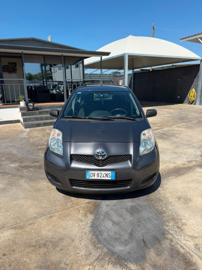 Toyota Yaris 1.0 5 porte Sol (3)