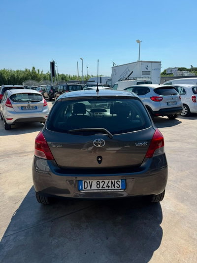 Toyota Yaris 1.0 5 porte Sol (4)