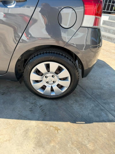 Toyota Yaris 1.0 5 porte Sol (6)