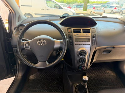 Toyota Yaris 1.0 5 porte Sol (7)