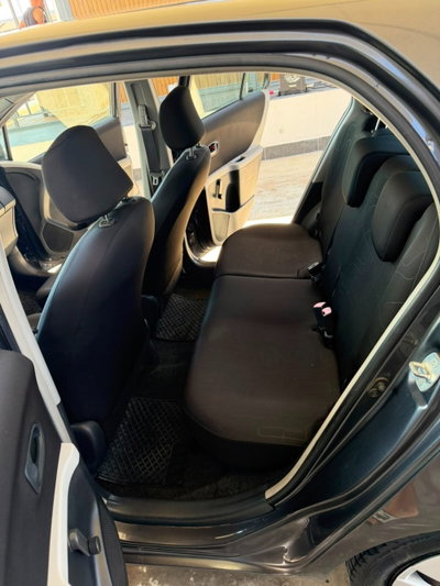 Toyota Yaris 1.0 5 porte Sol (8)