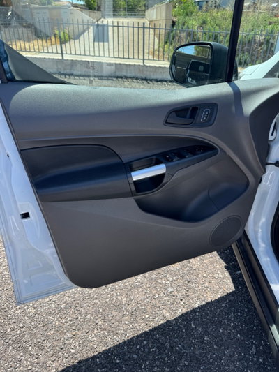 Ford Tourneo Connect 1.5 TDCi 120 CV Plus (15)