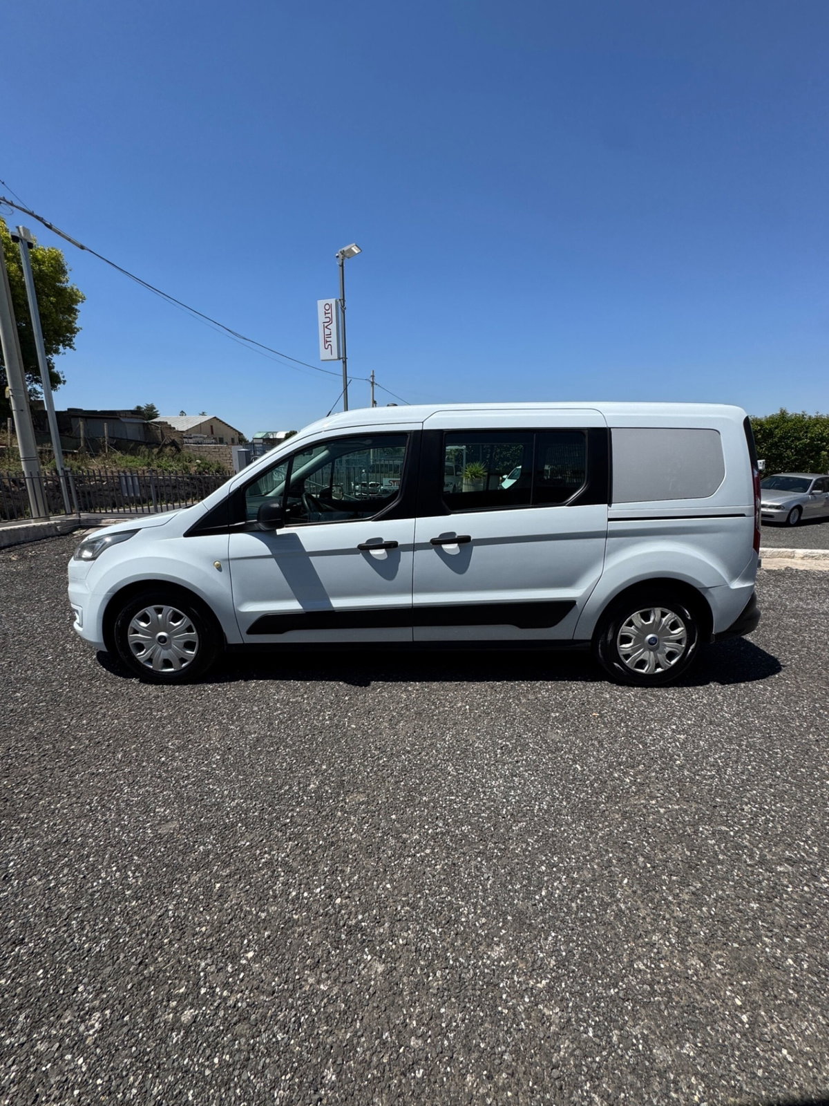 Ford Tourneo Connect 1.5 TDCi 120 CV Plus (8)