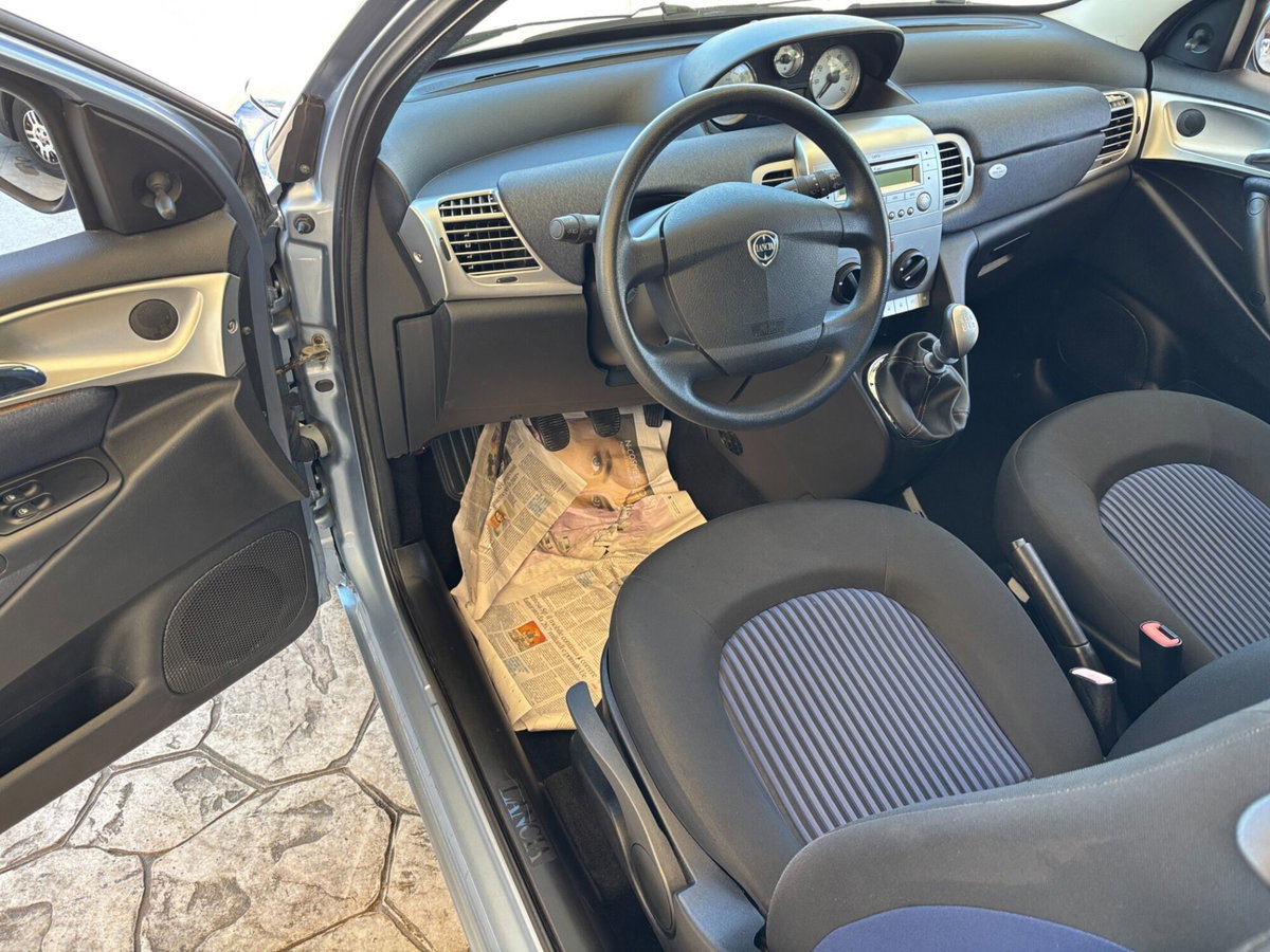 Lancia Ypsilon 1.2 Modamilano (10)