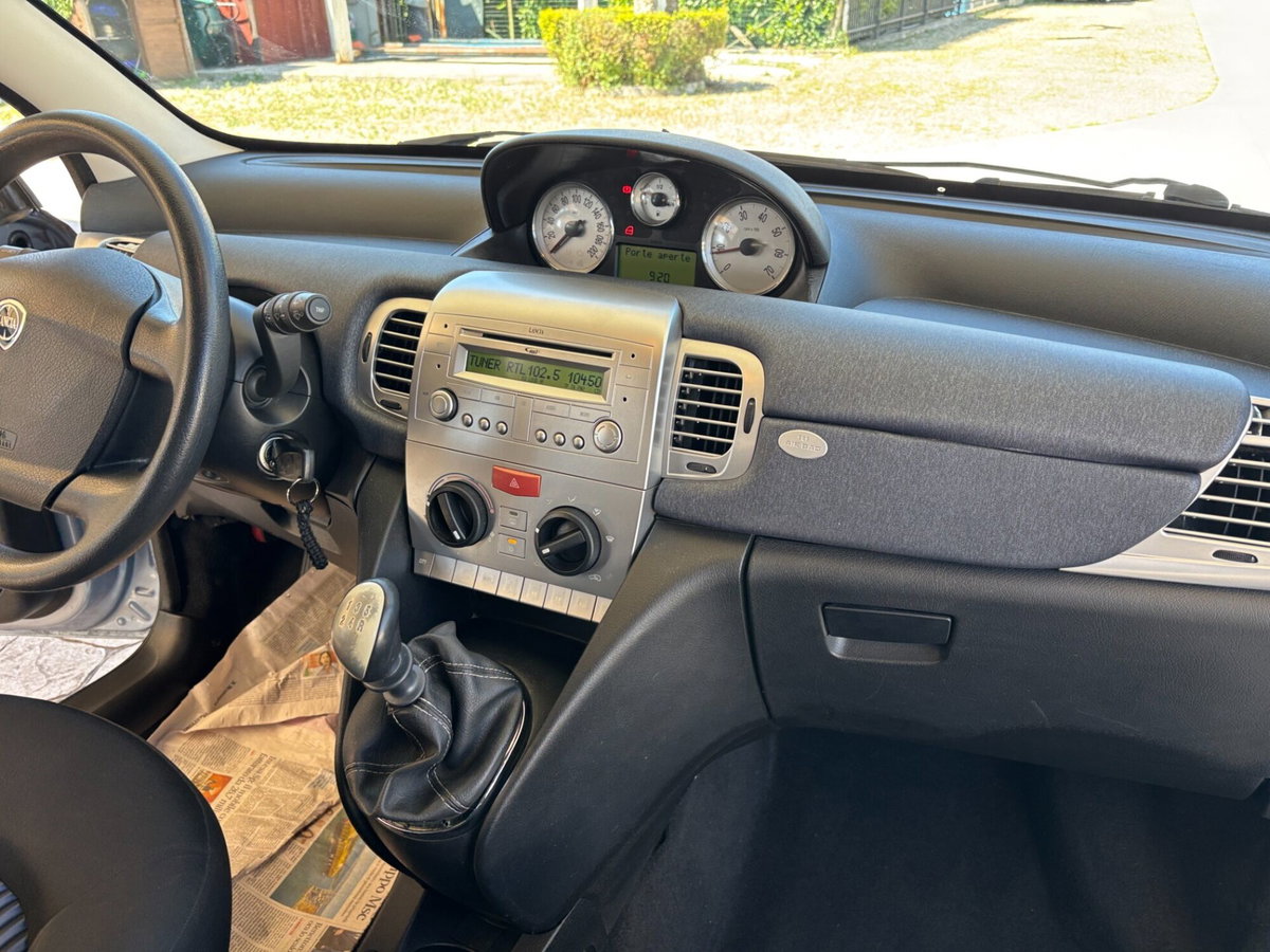 Lancia Ypsilon 1.2 Modamilano (15)