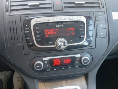 Ford C-Max 1.6 TDCi 90 CV (9)