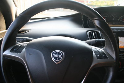Lancia Ypsilon 1.2 69 CV 5 porte Gold (13)
