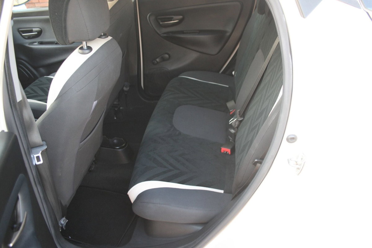 Lancia Ypsilon 1.2 69 CV 5 porte Gold (15)