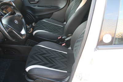 Lancia Ypsilon 1.2 69 CV 5 porte Gold (8)