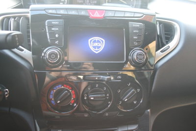 Lancia Ypsilon 1.2 69 CV 5 porte Gold (9)