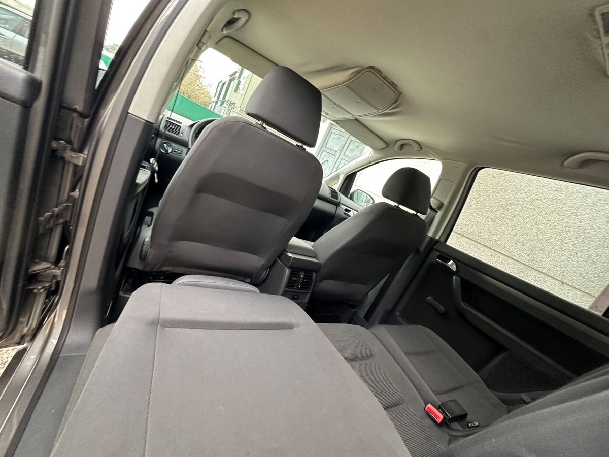 Volkswagen Touran Trendline Ecofuel (11)