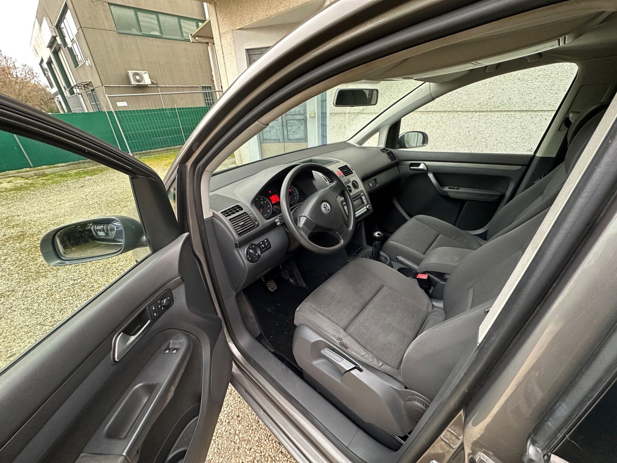Volkswagen Touran Trendline Ecofuel (15)