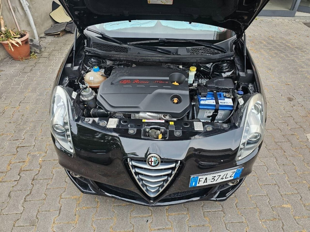 Alfa Romeo Giulietta 1.6 JTDm-2 Distinctive (14)