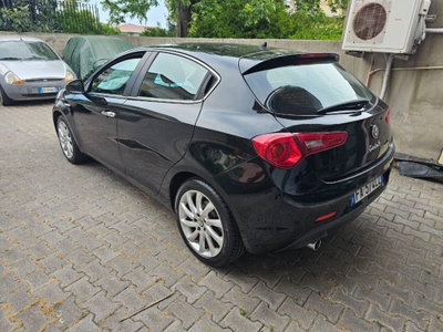 Alfa Romeo Giulietta 1.6 JTDm-2 Distinctive (3)