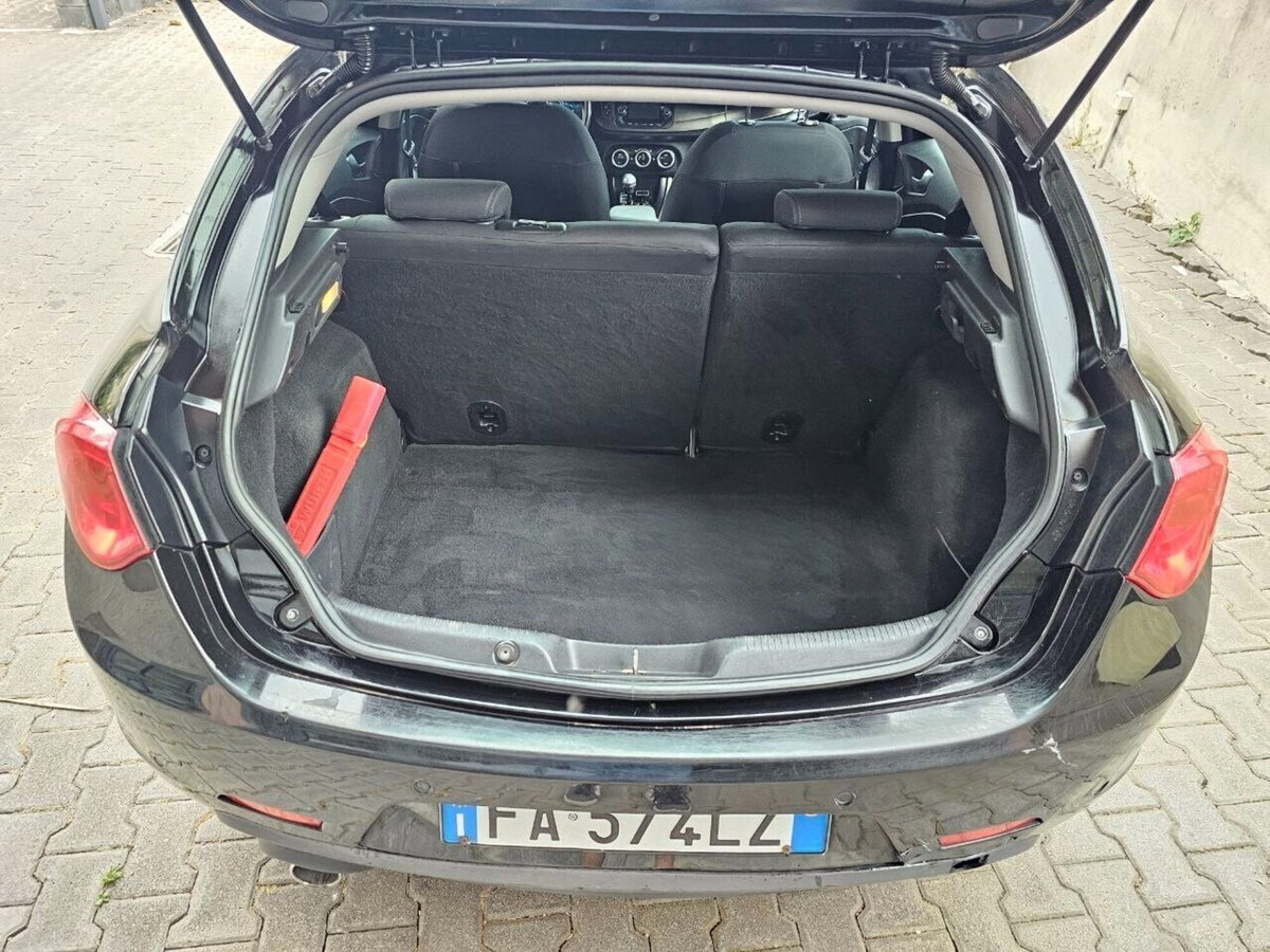 Alfa Romeo Giulietta 1.6 JTDm-2 Distinctive (4)
