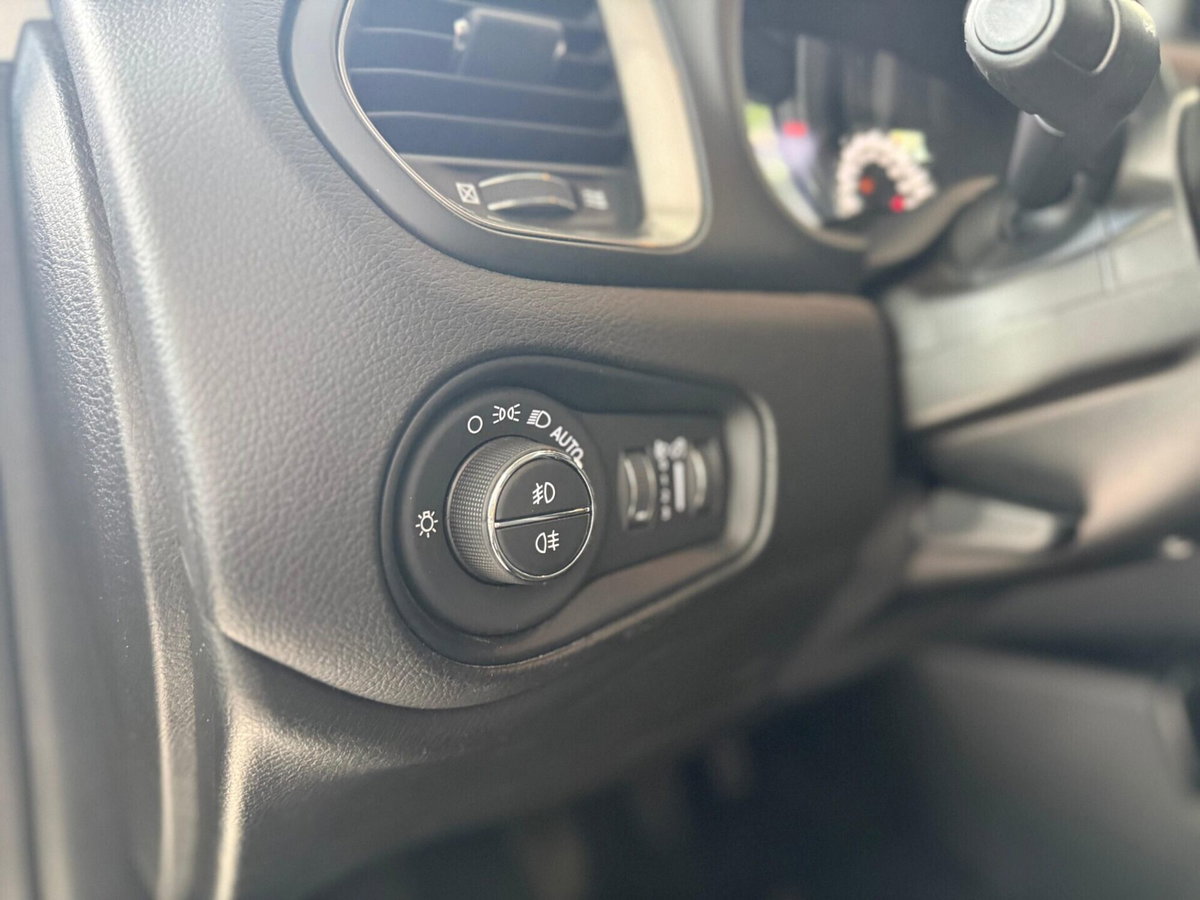 Jeep Renegade 1.6 Mjt 130 CV Limited (12)