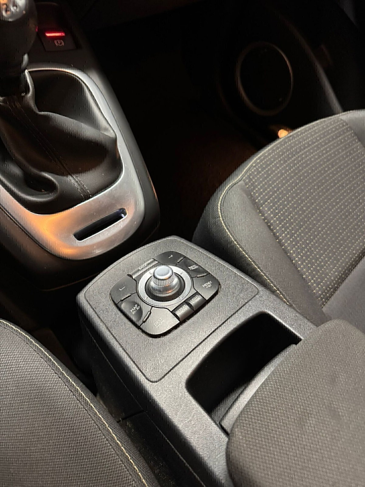 Renault Scenic E-Tech Electric 1.5 dCi 110CV Dynamique (17)
