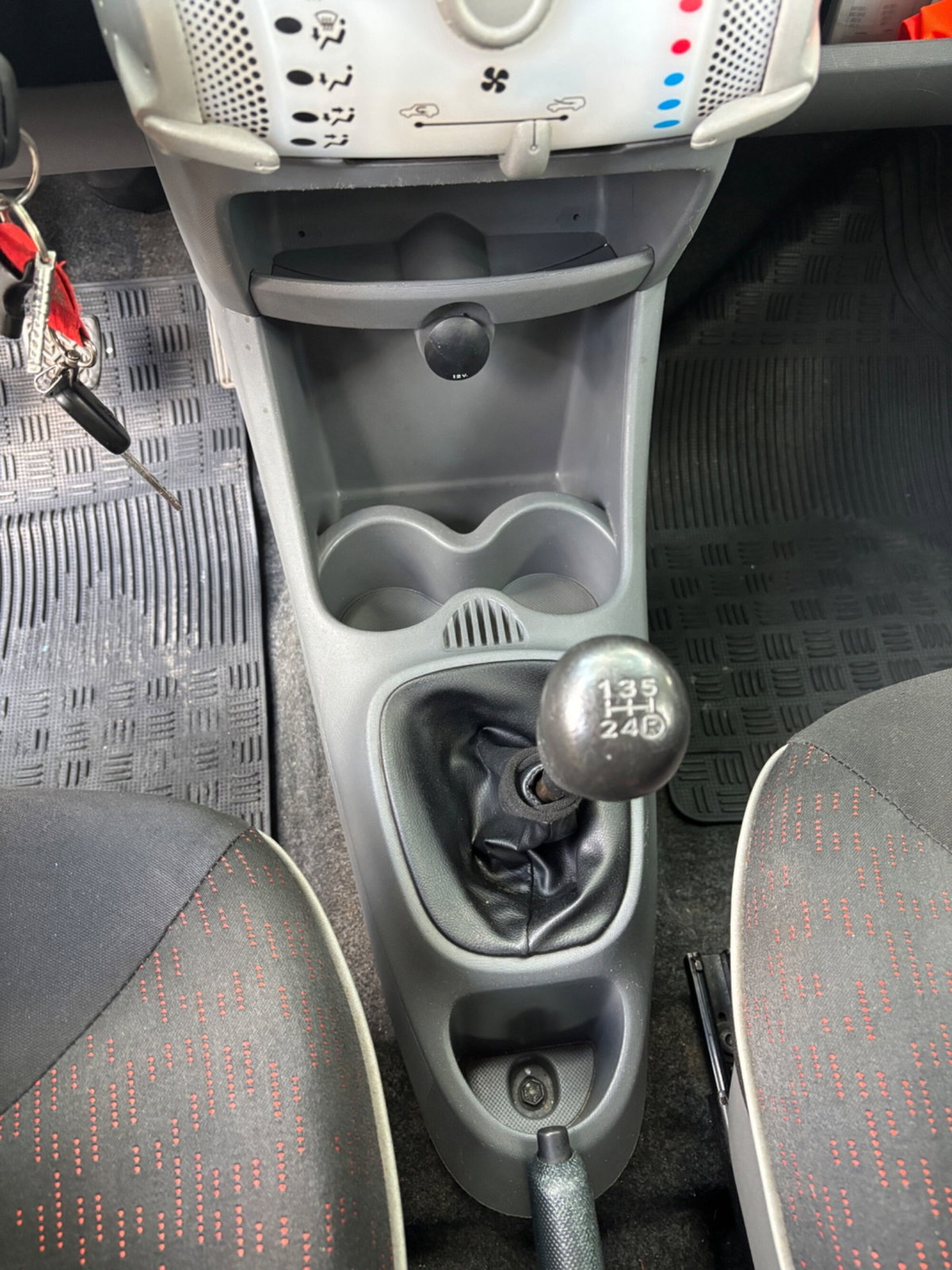 Peugeot 107 68CV 5p. Sweet Years (16)