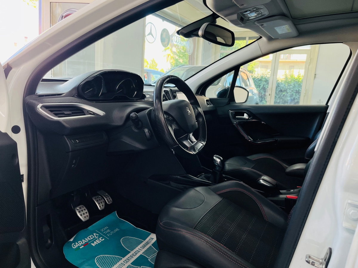 Peugeot 2008 100 GT Line (11)