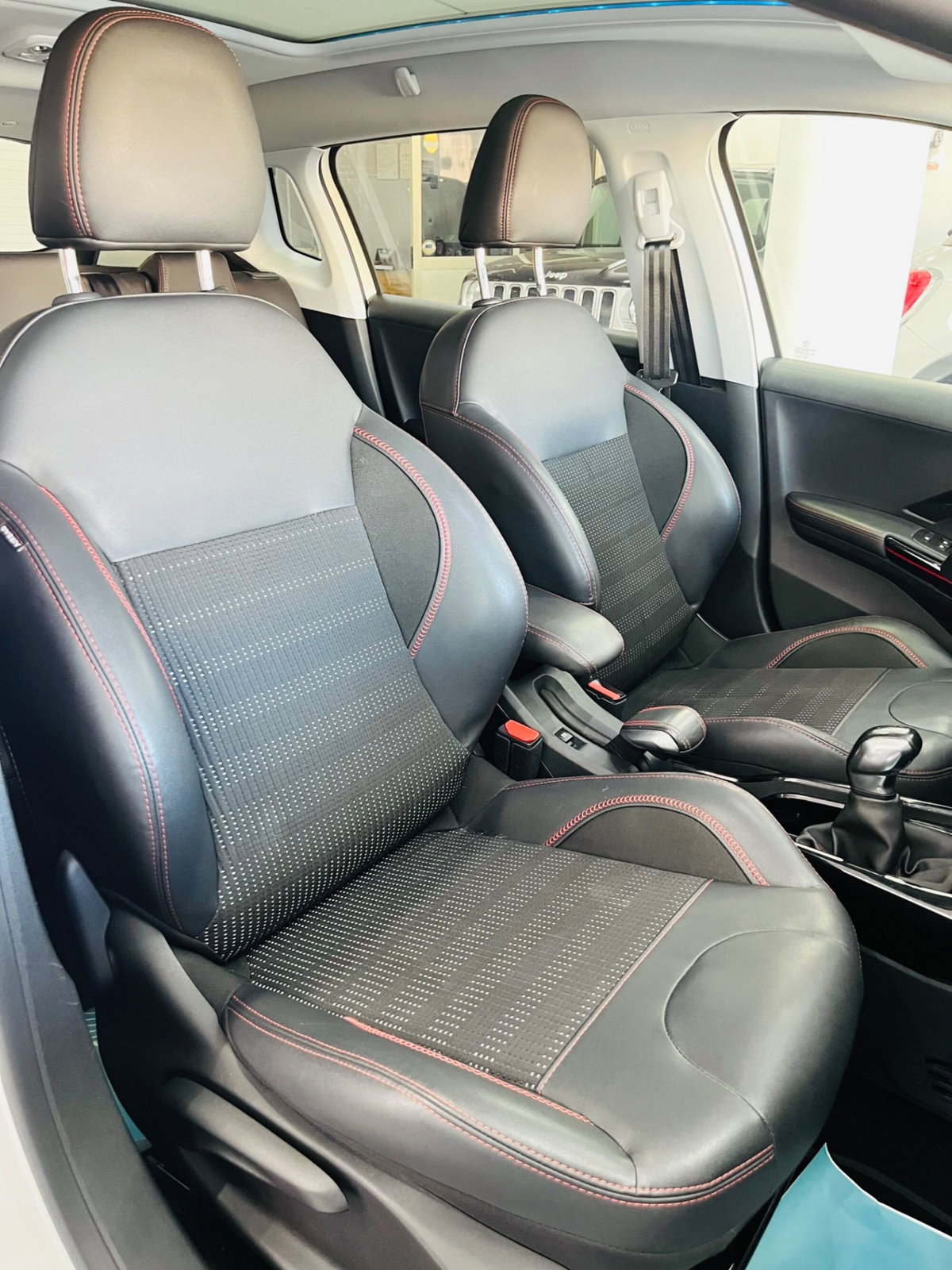 Peugeot 2008 100 GT Line (15)