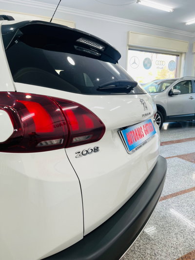 Peugeot 2008 100 GT Line (9)