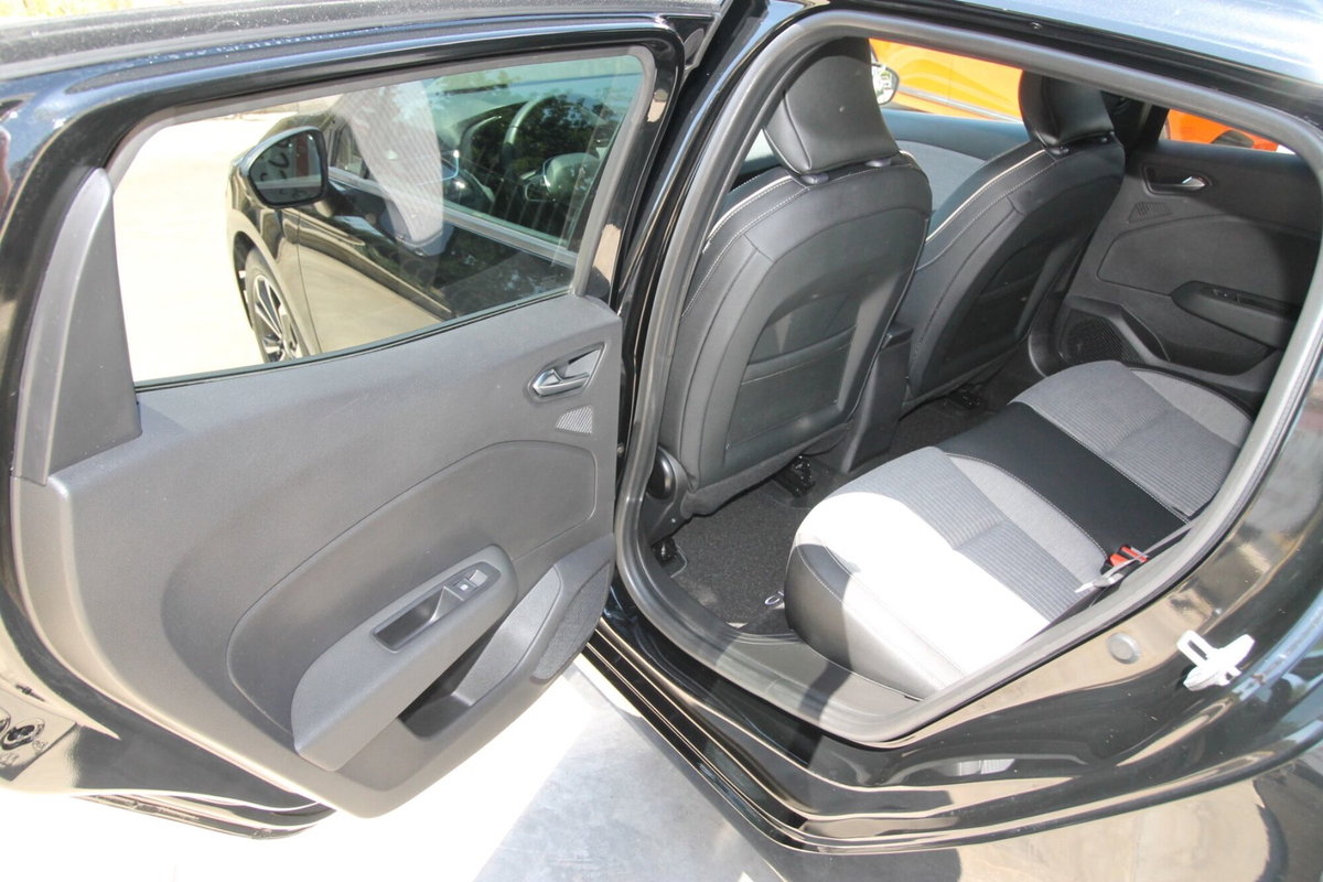 Renault Clio TCe 90 CV 5 porte Techno (17)