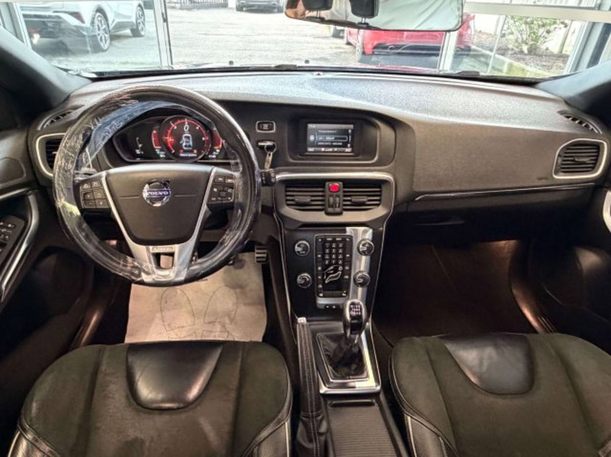 Volvo V40 D2 1.6 R-design Kinetic (7)