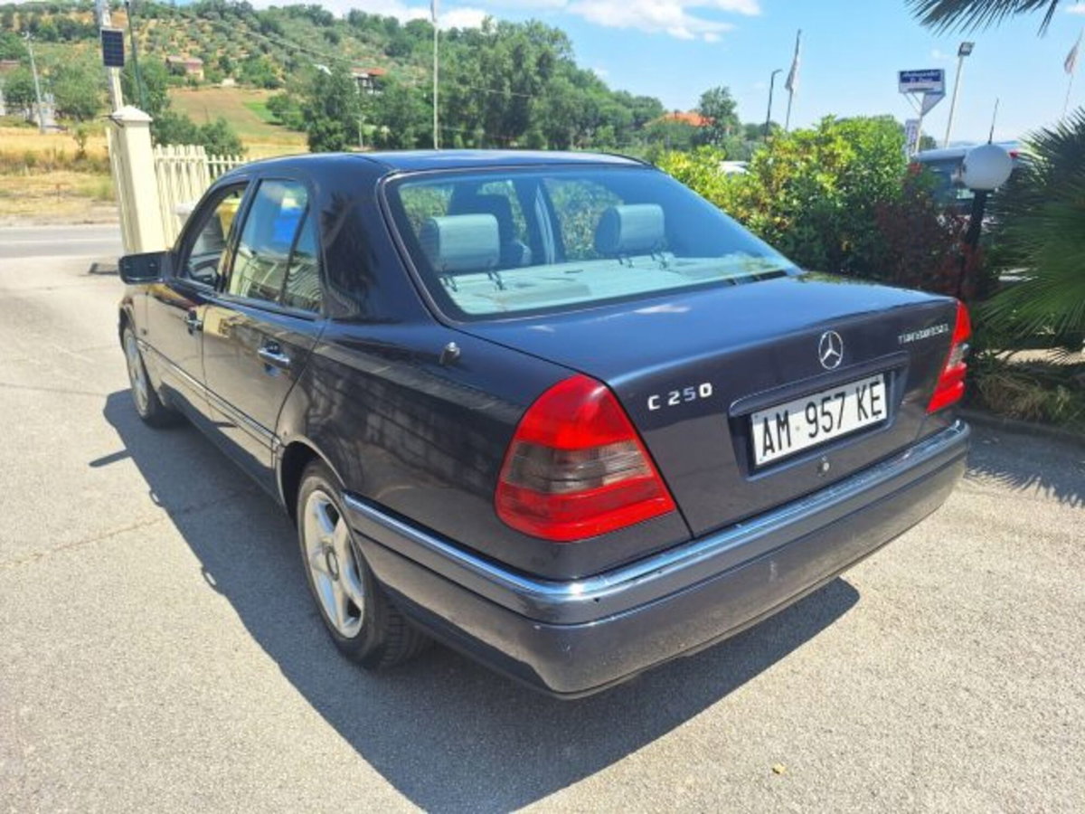 Mercedes-Benz Classe C 250 turbodiesel cat Elegance (6)