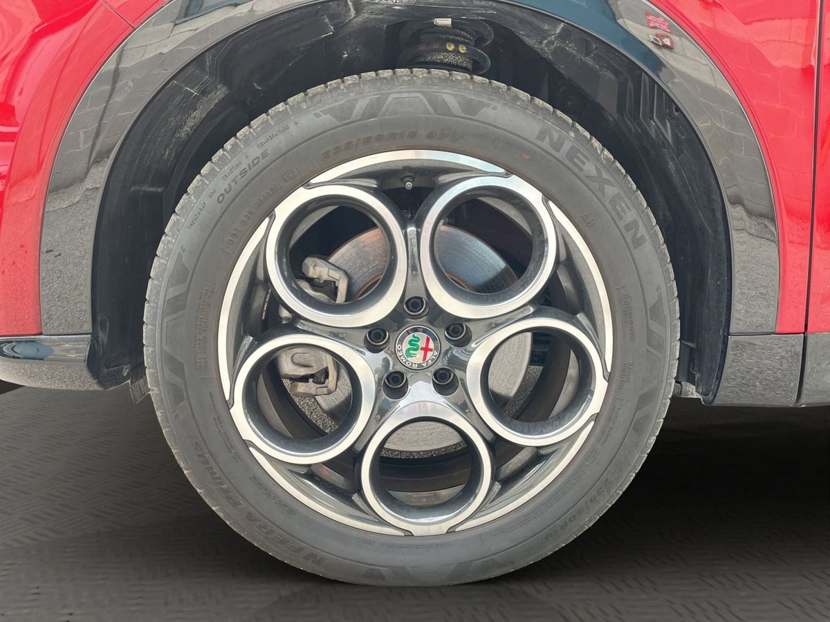 Alfa Romeo Tonale 1.3 phev Sprint Q4 280cv at6 (4)