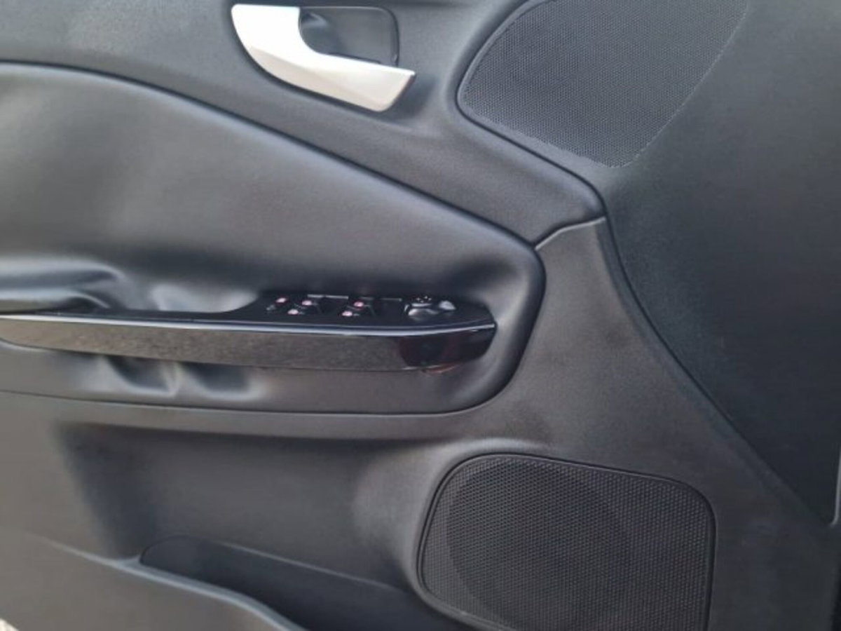 Alfa Romeo Giulietta 1.6 JTDm-2 Exclusive (12)