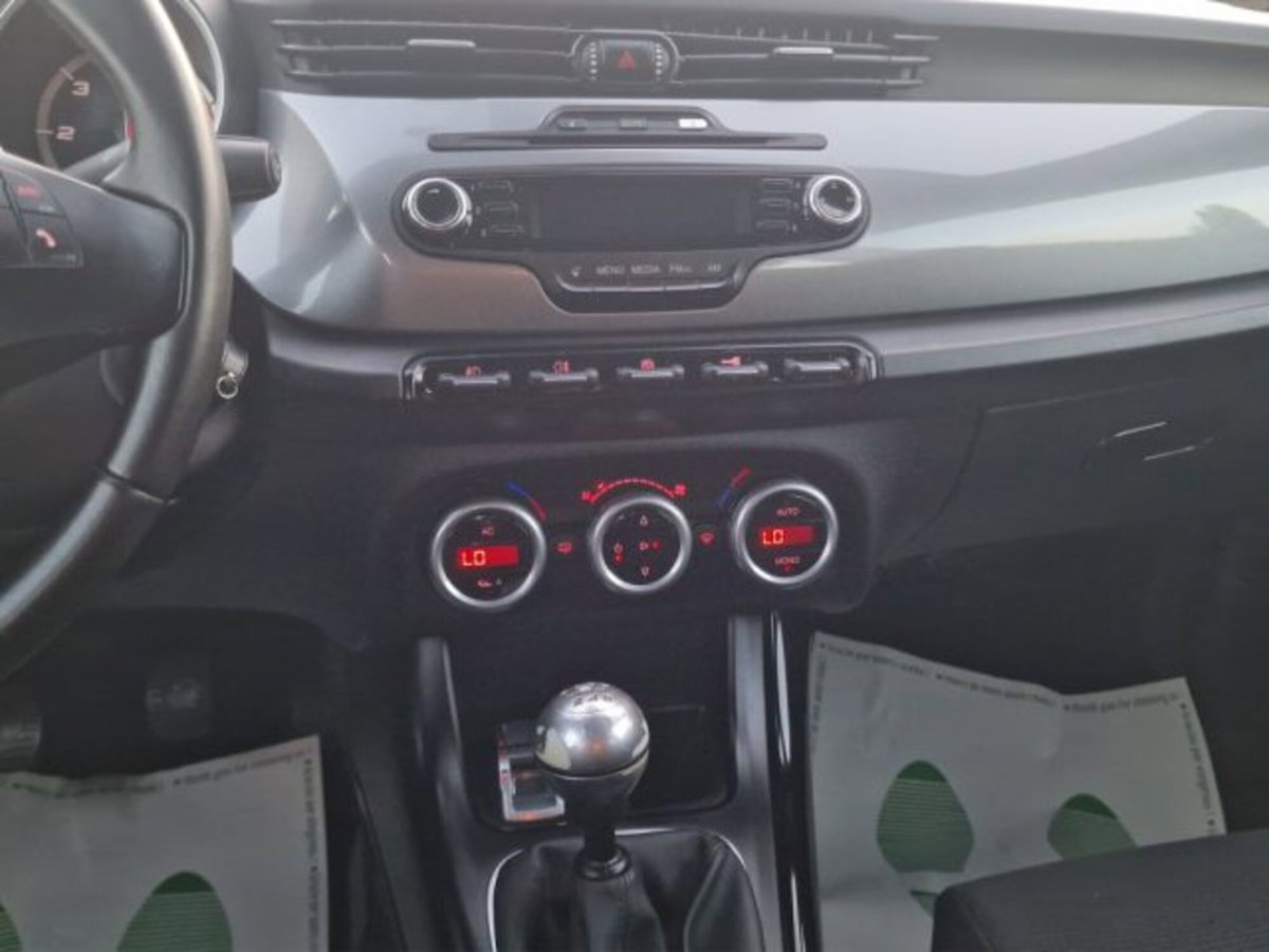 Alfa Romeo Giulietta 1.6 JTDm-2 Exclusive (15)