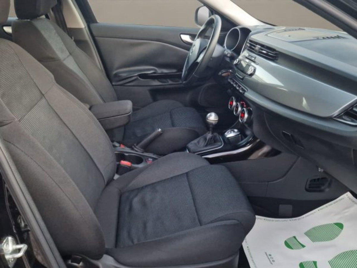Alfa Romeo Giulietta 1.6 JTDm-2 Exclusive (18)