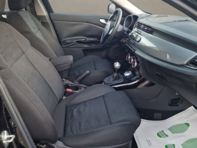 Alfa Romeo Giulietta 1.6 JTDm-2 Exclusive (18)