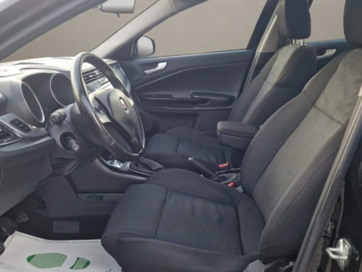 Alfa Romeo Giulietta 1.6 JTDm-2 Exclusive (9)
