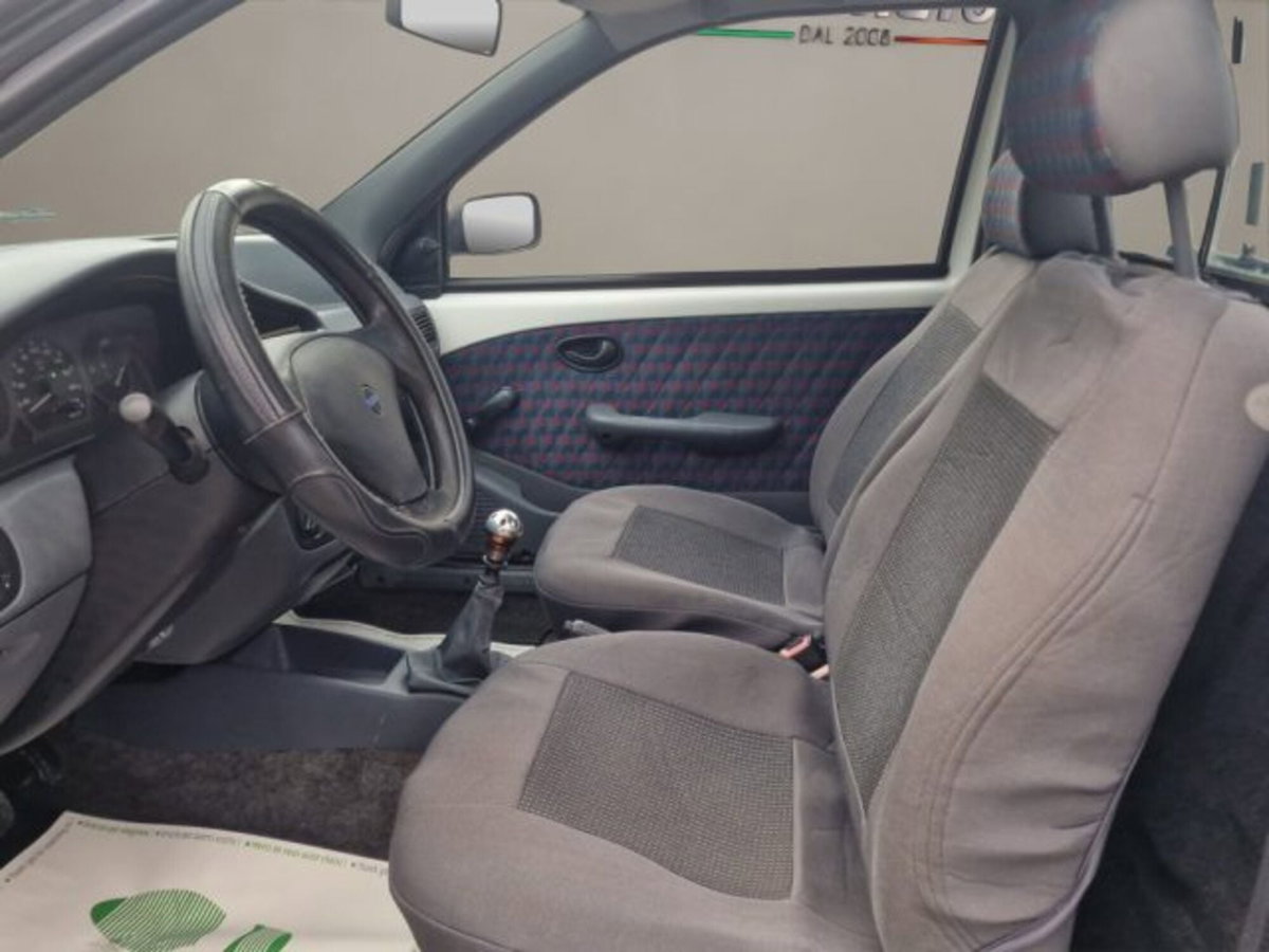 Fiat Strada 1.9 diesel Pick-up (9)